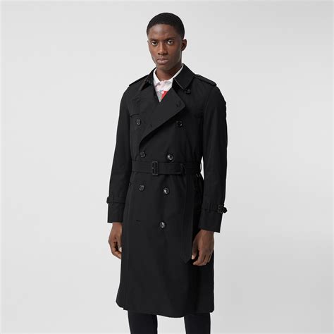 Long Chelsea Heritage Trench Coat in Black .